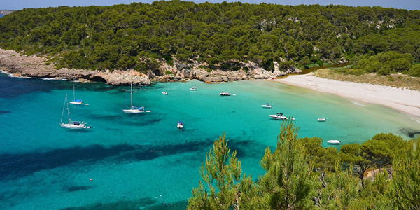 Family boat rides in Menorca